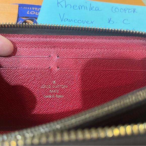 Lv wallet 💯 % Authentic - Picture 8 of 10